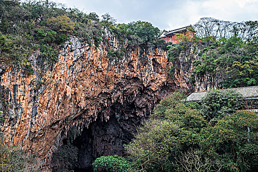 云南省建水县著名景点燕子洞