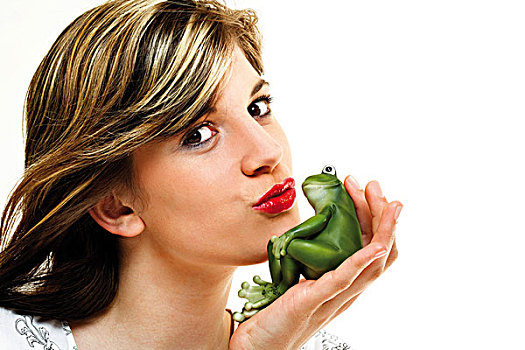 年轻,女人,吻,绿色,青蛙,手