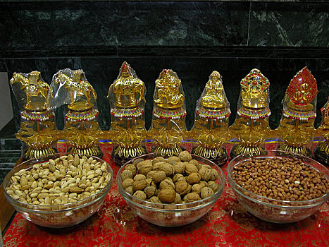 印度尼泊尔的干果和佛像