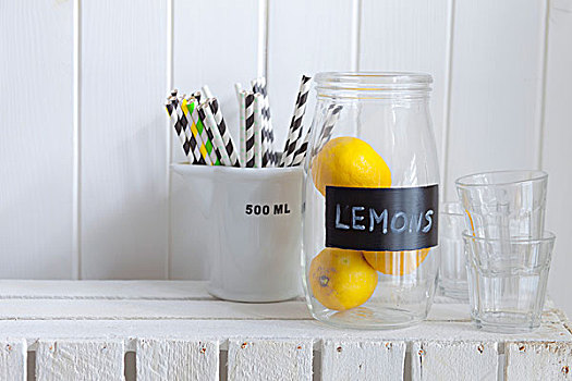 罐,柠檬,吸管,玻璃杯