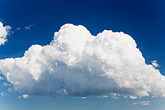 积云,蓝天,卡尔加里,艾伯塔省,加拿大