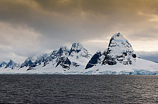 南极洲海峡图片