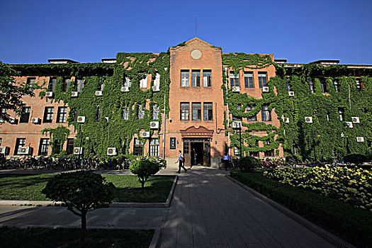 清华大学