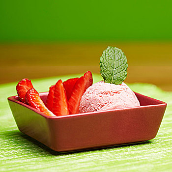 草莓冰激凌,新鲜,草莓,薄荷味