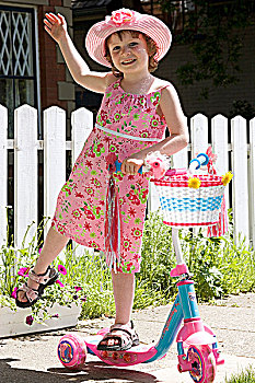 5岁,老,女孩,太阳裙,帽子,站立,滑板车,加拿大