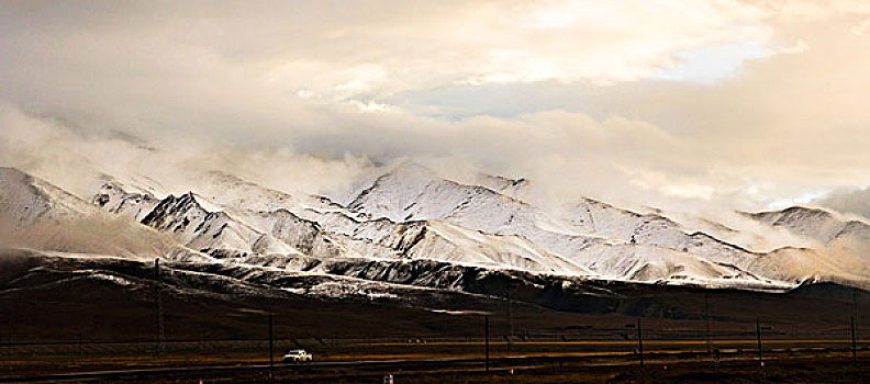 云雾雪山