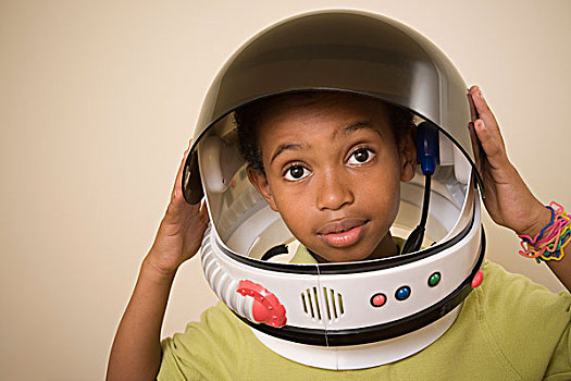 孩子,黑人,男孩,戴着,玩具,宇航员,头盔