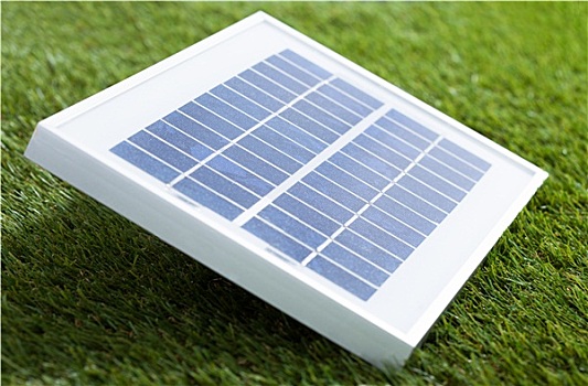 太阳能电池板,草地