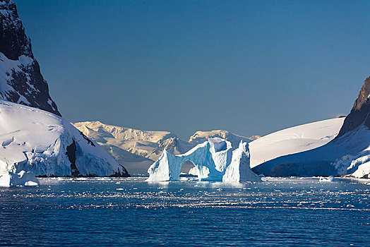 拱道,冰山,雷麦瑞海峡,南极半岛,南极