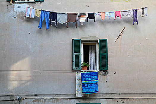 洗衣服,悬挂,干燥,高处,打开,窗户,历史,城镇,中心,文堤米利亚,省,因佩里亚,利古里亚,区域,里维埃拉,地中海,意大利,欧洲
