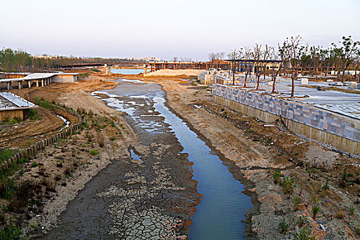 干涸的河床景观建筑工地