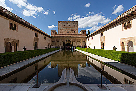 西班牙马德里哈尔罕布拉宫