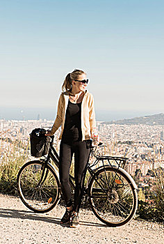 女人,观光,自行车,城市,背景,巴塞罗那,加泰罗尼亚,西班牙