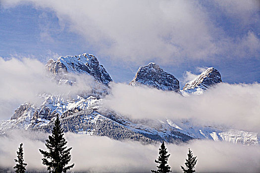 积雪,三姐妹山,山峦,雾,艾伯塔省,加拿大,落基山脉