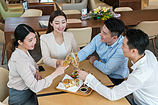 商務人士聚餐
