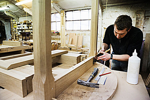 站立,男人,木工,工作间,工作,木桌子,手工工具