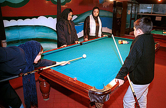 伊朗,女孩,玩,台球,家庭,北方,德黑兰,首都,2岁,人,2003年