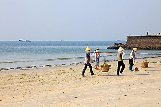 海边清洁工