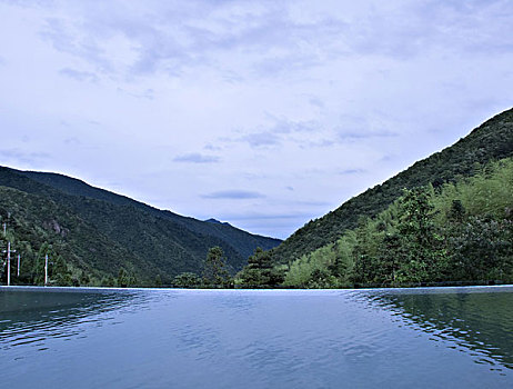 山清水秀