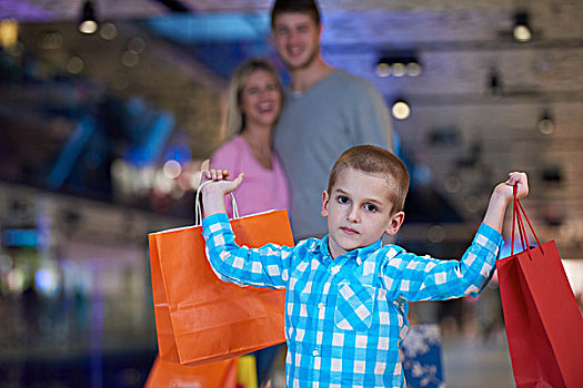 年轻家庭,购物袋