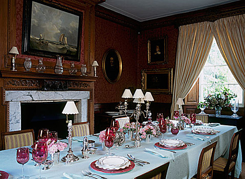 传统,红色,餐厅,大理石,壁炉,桌子,社交,桌面布置