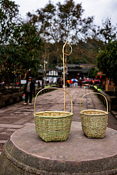 四川省雅安上里古镇街头出售的竹蓝子