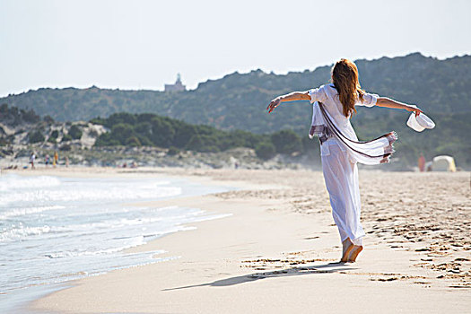 女人,伸展胳膊,海滩,萨丁尼亚,意大利