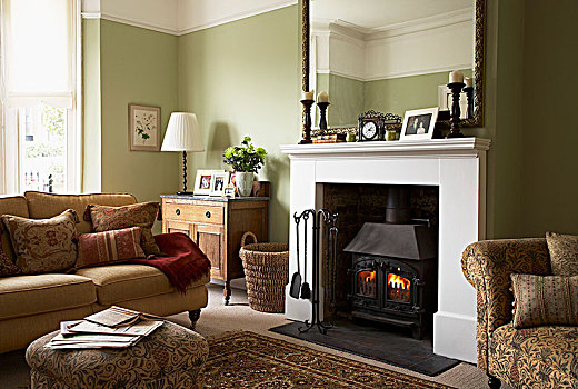 舒适,传统,客厅,灯光,绿色,墙壁,沙发,正面,壁炉