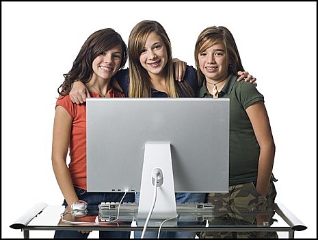 三个女孩,站立,后面,电脑显示器,微笑