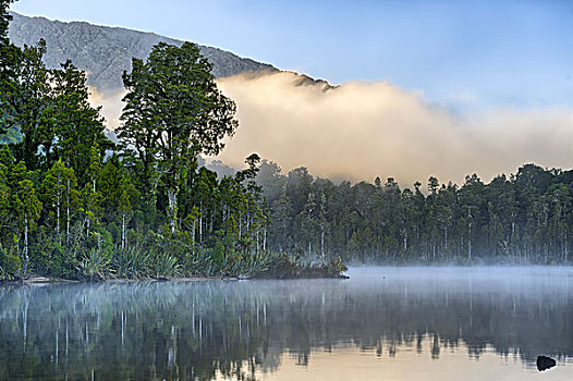 晨雾,湖