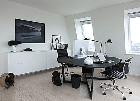 现代,公寓,哥本哈根,单色调,装饰,彩色,书桌,椅子