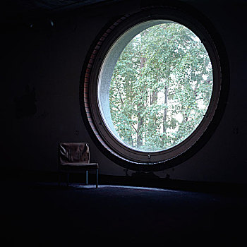 老,椅子,站立,凄凉,房间,旁侧,圆,窗户,绿色,树,罐,风景,爱沙尼亚,2009年