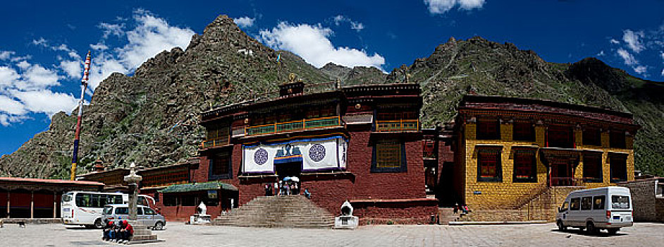 西藏楚布寺全景