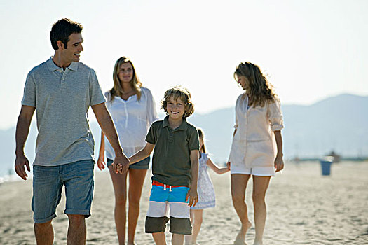 家庭,走,一起,海滩