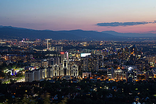 哈萨克斯坦,阿拉木图,夜景