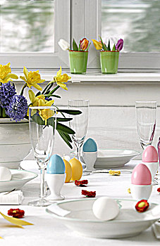 香槟酒杯,复活节彩蛋,餐桌