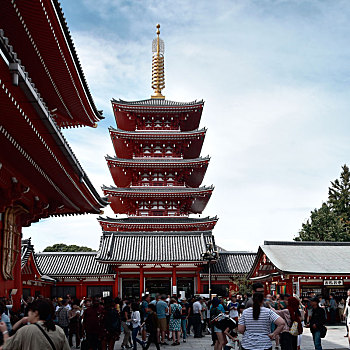 日本浅草寺的五重塔