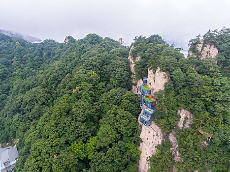 航拍河南洛阳栾川老君山悬崖民宿客房建筑