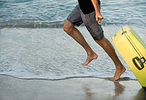 男人,跑,海滩,手提箱