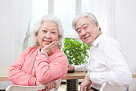 一對(duì)老年夫婦