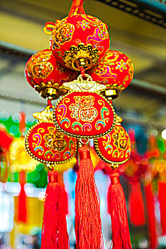 中国春节传统的饰品,灯笼与元宝造型春节饰品