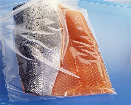 三文鱼,塑料袋
