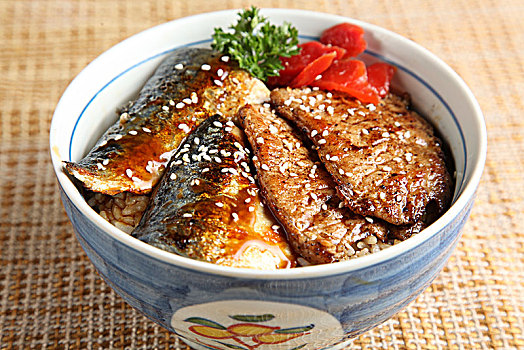 青花鱼烤肉饭