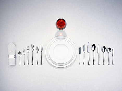 盘子,餐具,餐巾,红酒杯