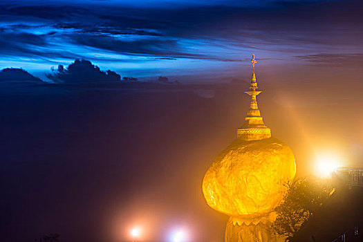 光亮,金岩石佛塔,夜晚,吉谛瑜佛塔,吉桃,地区,孟邦,缅甸,亚洲