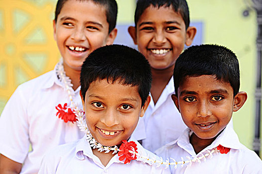 斯里兰卡,科伦坡,一群孩子,姿势,微笑,正面,摄影,花,制服