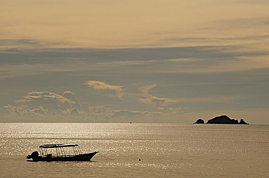 malaysia,perhentian,islands,kecil,fishing,boat,at,sunset