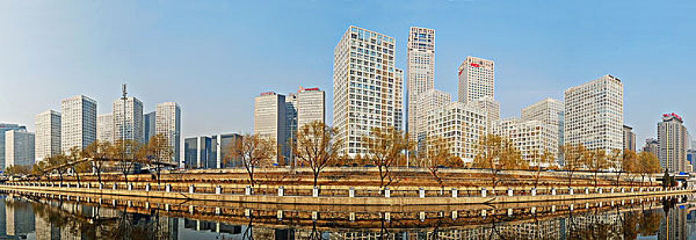 北京护城河边上的soho建筑群全景图