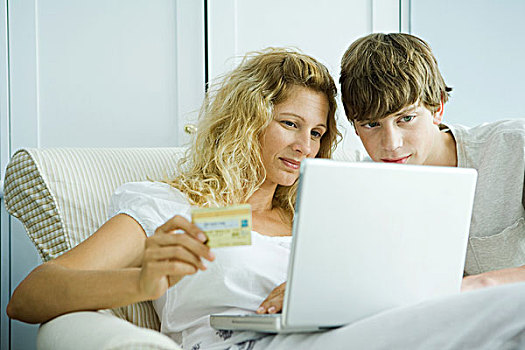 女人,青少年,儿子,制作,信用卡,购买,上网