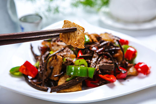 茶树菇炒肉片